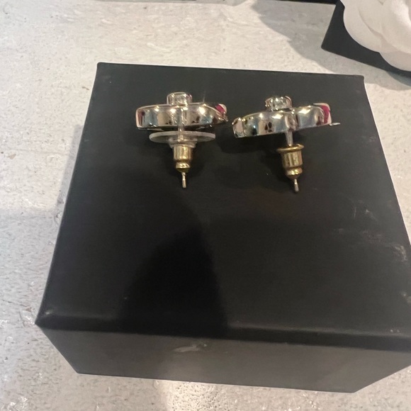 Chanel - Picture 3 of 12